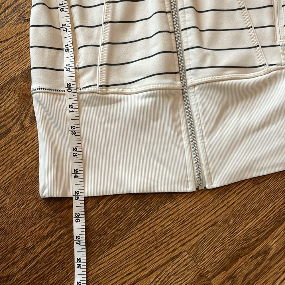 EUC Lululemon Nice Asana Jacket Slalom Stripe Angel Wing / Angel Wing, Sz 0 - Picture 8 of 8